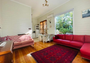 1880s Kananook Boutique Historic Luxury Homestead Apartment Or 1880s Boutique Historic Luxury Pet Friendly FSC Private Villa Bairnsdale, Bairnsdale